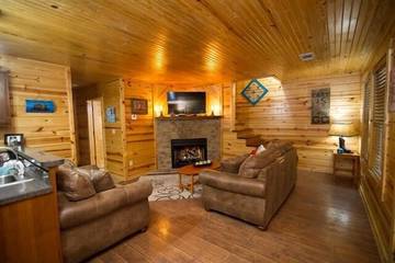 Glamping for 6 Guests in Broken Bow Lake, Oklahoma, Picture 3