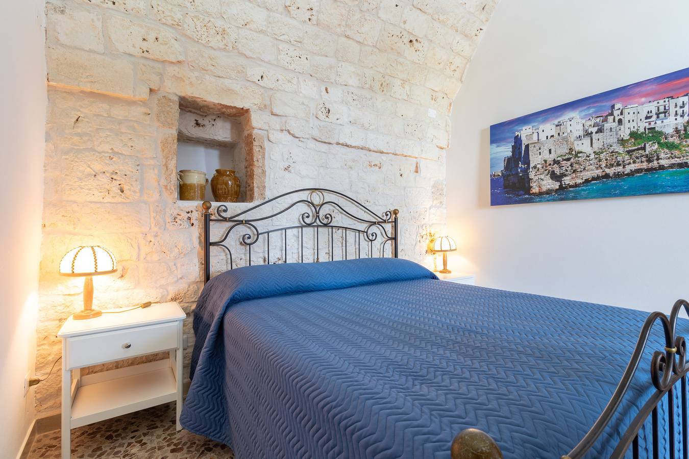 Camera 'Tramonto' con piscina condivisa, Wi-Fi e aria condizionata in Polignano a Mare, Provincia di Bari