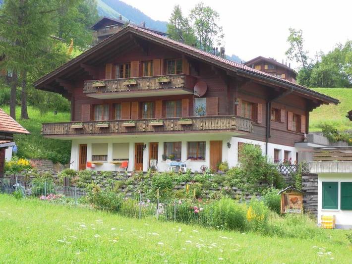 Ferienwohnung für 2 Personen, mit Balkon in Lenk
