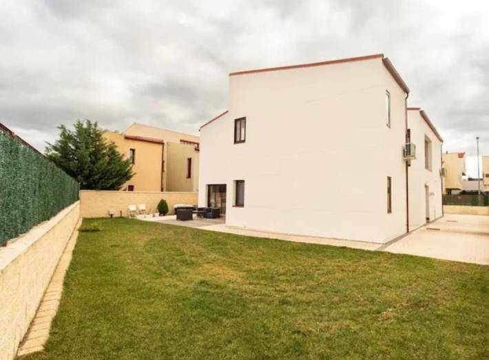 Casa rural para 8 personas, con jardín, Se admiten mascotas en Espirdo - 3