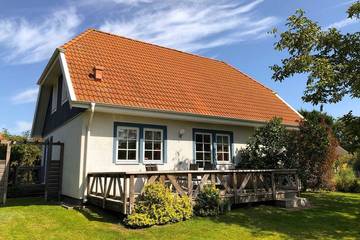 Ferienhaus für 4 Personen, mit Garten und Terrasse sowie Sauna, mit Haustier in Wustrow