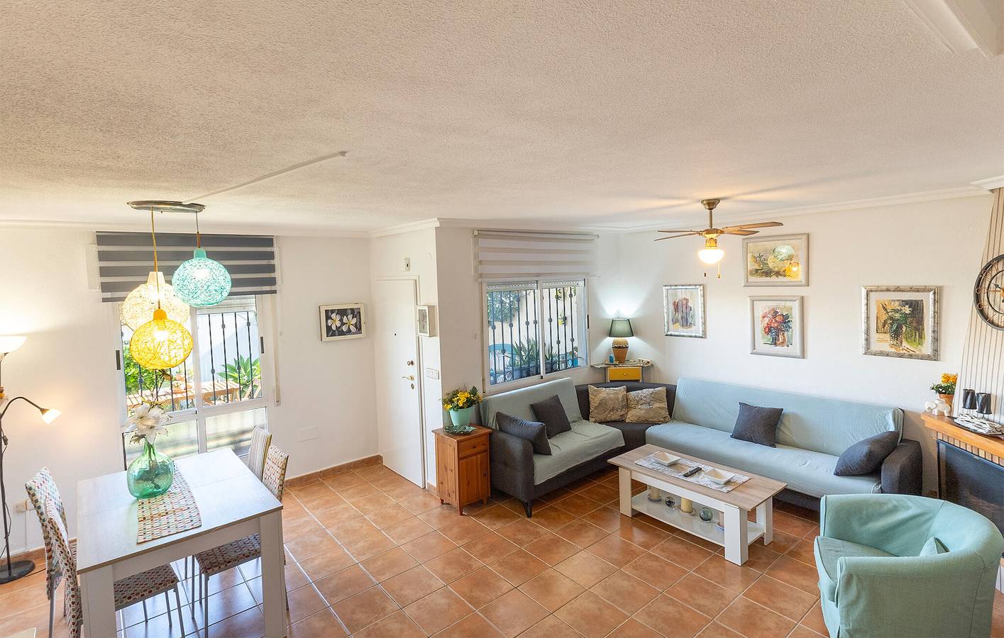 Retraite ensoleillée avec piscine, terrasse et WiFi à 1,5 km de la plage in La Zenia, Orihuela