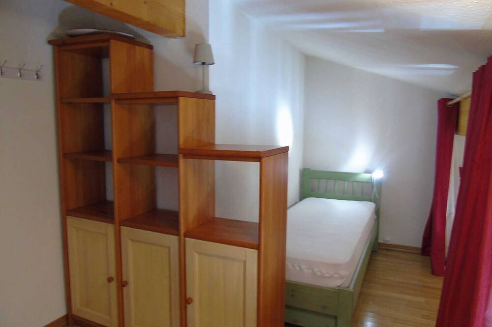 Entire apartment, Spacious 4-room apartment with mezzanine, 200m from ski lifts, Wifi included in Valfréjus, Modane