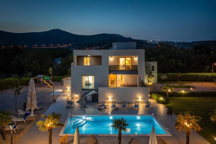 Villa Marijeta exklusive 5 Sterne Villa mit 50m2 privatem Pool, 6 Schlafzimmern und Spielzimmer in Dugopolje, Dalmatinisches Zagora