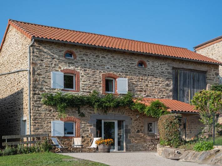 Location de vacances pour 6 personnes, avec jardin, adapté aux familles à Saint-Beauzire