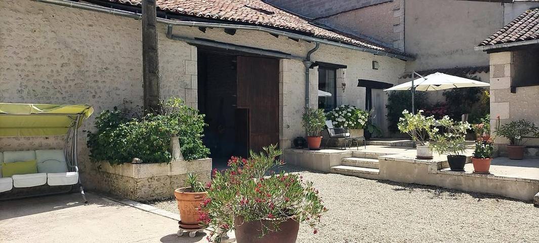 Gîte pour 4 personnes, avec terrasse, animaux acceptés à Salles-Lavalette - 3