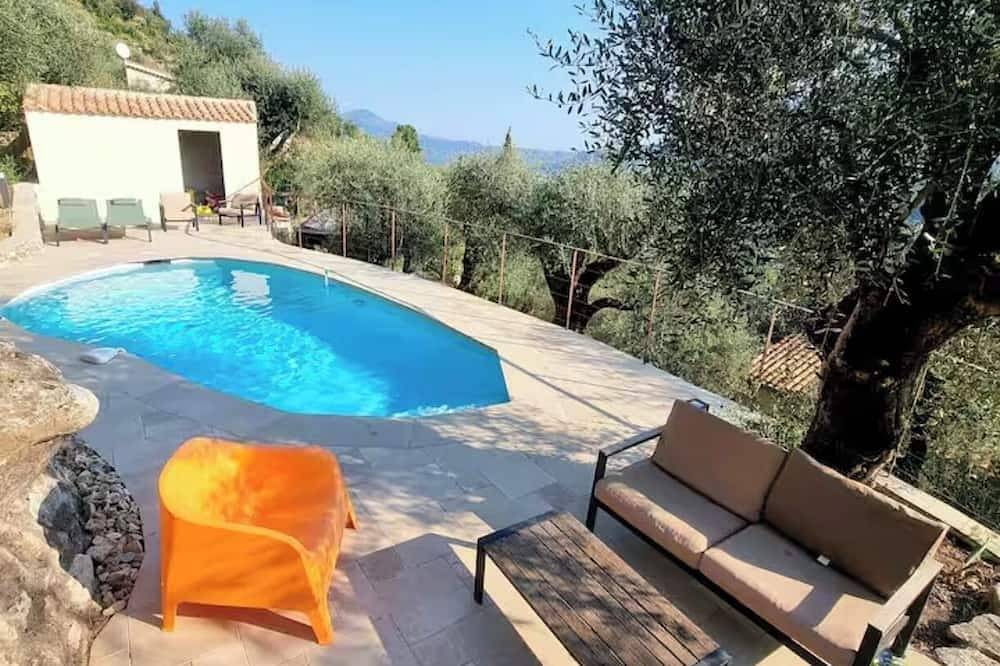 Entire apartment, Studio with pool and panoramic view in Gilette in Gilette, Nice region