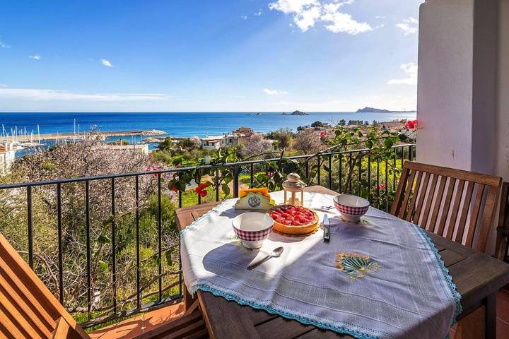 Casa vacanza per 4 persone, con Terrazza a Baunei