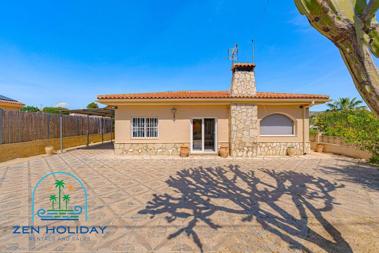 Villa Reyets 4 bed 3 bath Private Pool in Busot, Costa Blanca
