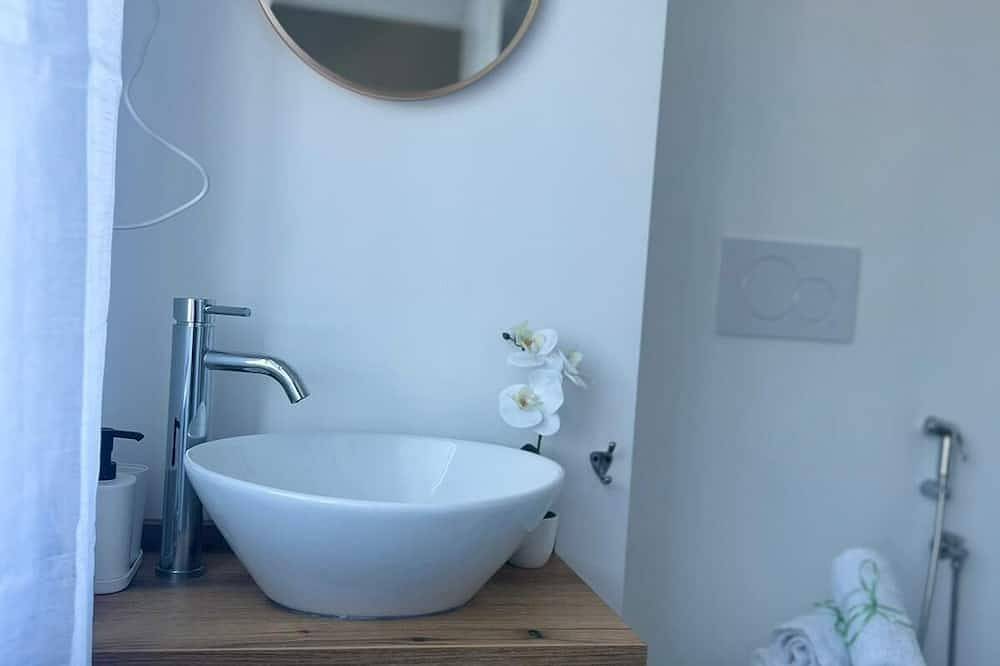 Entire apartment, New apartment Legnano - 20 minutes Airport Mxp, Rho Fiera and Milan in Legnano, Milan Province