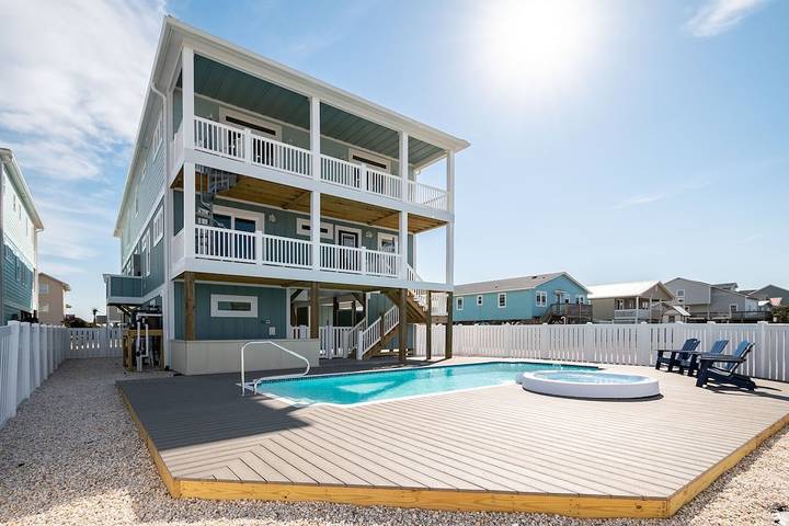Vacation rental for 18 people, with hot tub and terrace in Oak Island (NC)