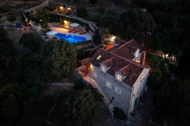 Ferienhaus für 8 Personen, mit Pool und Garten sowie Ausblick