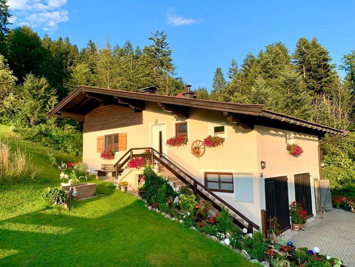Gîte pour 6 personnes, avec vue et sauna ainsi que jardin et piscine, animaux acceptés