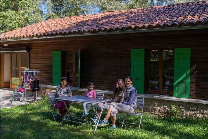 Gîte pour 6 personnes, avec Terrasse et Piscine