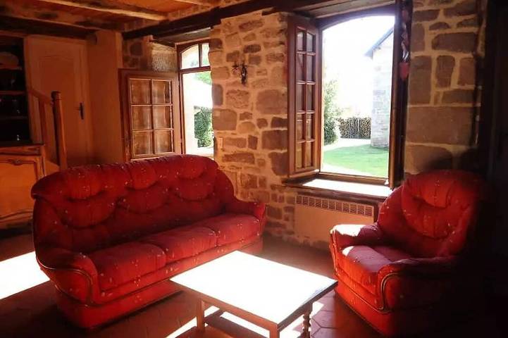 Location de vacances pour 5 personnes, avec terrasse à Saint-Martial-de-Gimel