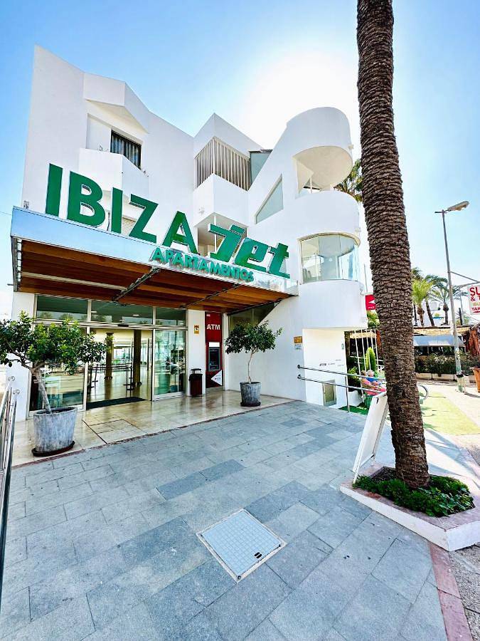 Ferienhaus für 4 Personen, mit Balkon und Terrasse sowie Garten und Pool am Playa d'en Bossa - 4