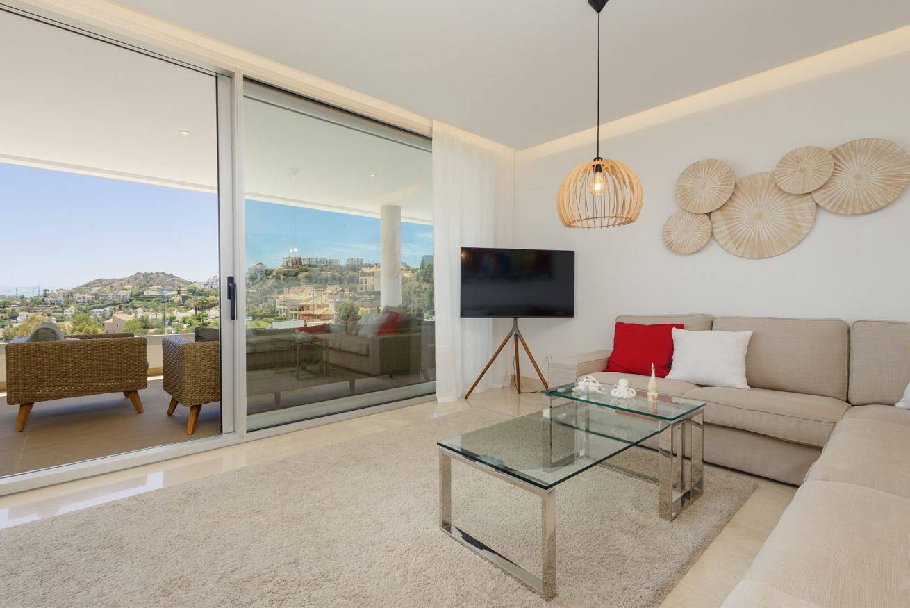 Entire apartment, Modern apartment, with large private terrace and panoramic sea views, in Benahavis in Los Arqueros, Benahavís