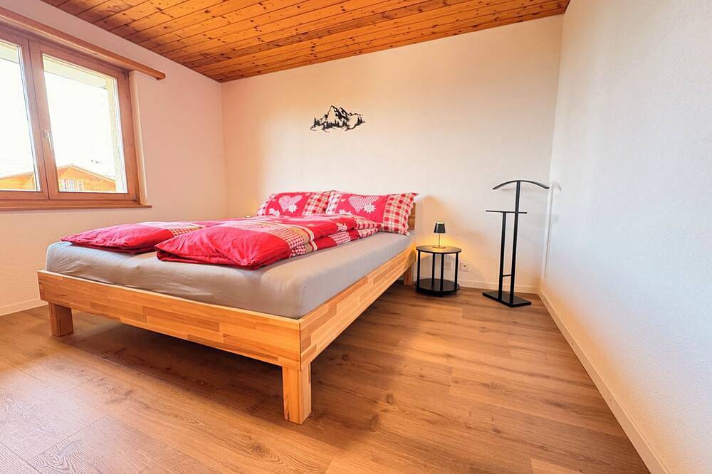 Alpines Chalet Apartment - Terasse & \nblick auf Berge und See in Aeschi bei Spiez, Thunersee