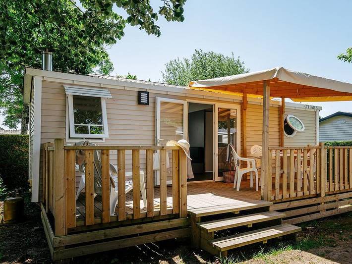 Camping Domaine des Tours - Mobilheim 4 personen - Comfort | 2 Schlafz. | 4 Pers. | Erhöhte Terrasse | Klimaanlage in Saint-Amans-des-Cots, Parc naturel régional de l'Aubrac