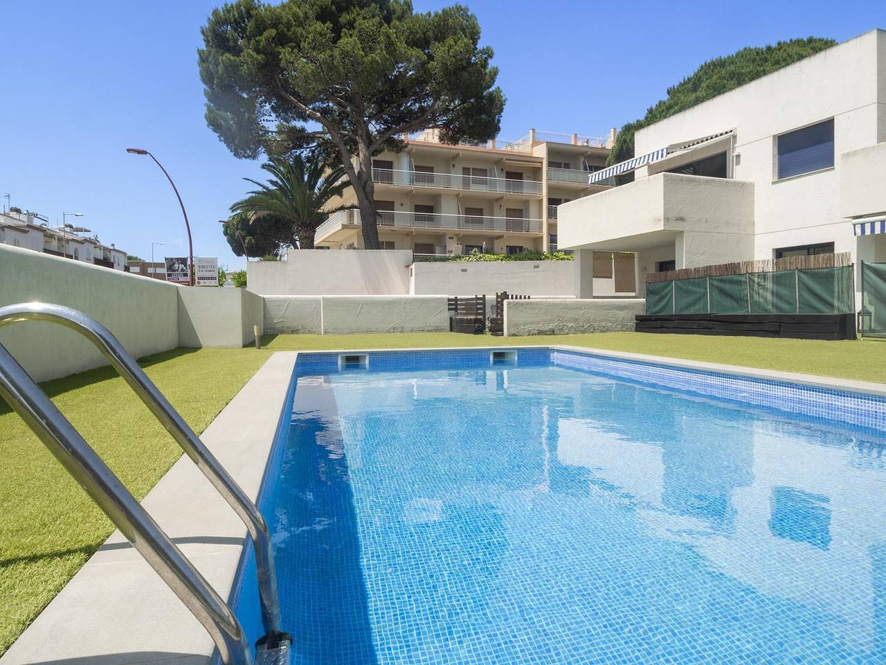 Apartamento entero, Ref. Riells Mar: Piscina y parking a 100m de la playa de Riells. in La Escala, Alt Empordà