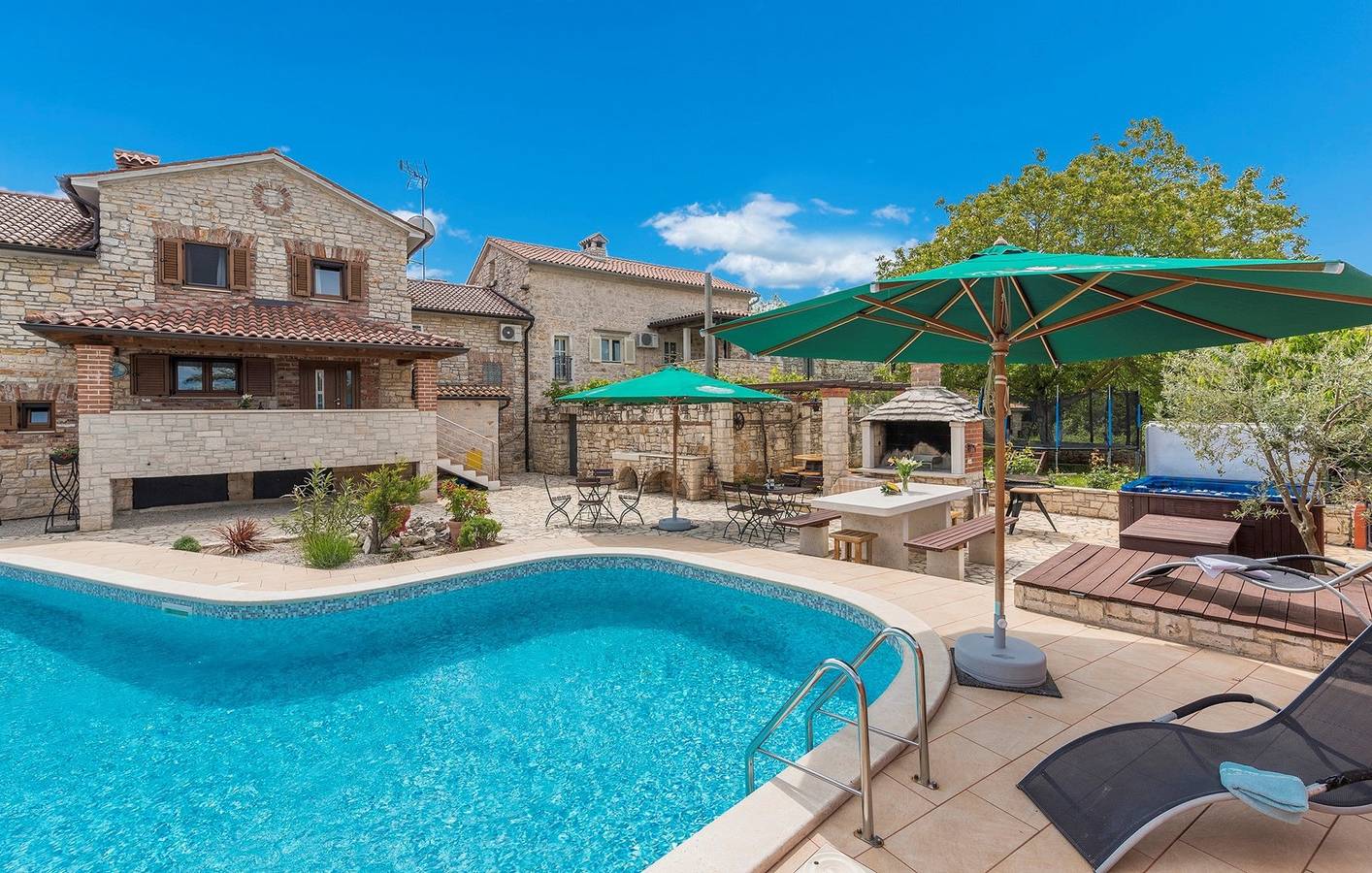 Hel lejlighed, Ferielejlighed for 4 personer med pool in Medaki, Istrien