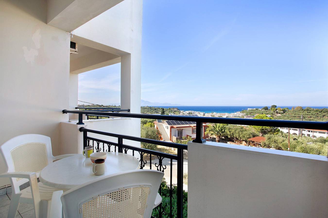 Entire studio, Studio Apartment "Yiannis 7" with Sea View, Shared Garden & Wi-Fi in Planos, Zakynthos