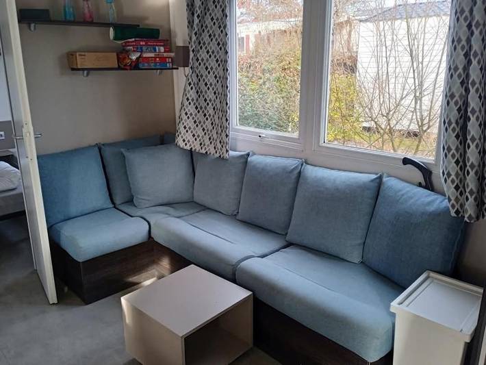 Camping pour 7 personnes, avec piscine et vue sur le lac ainsi que jardin et vue