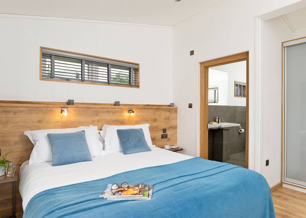 Elite Plus Lodge 3 in Greenham, Berkshire