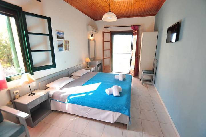 Hôtel pour 70 personnes, avec jardin dans Acharavi - 3