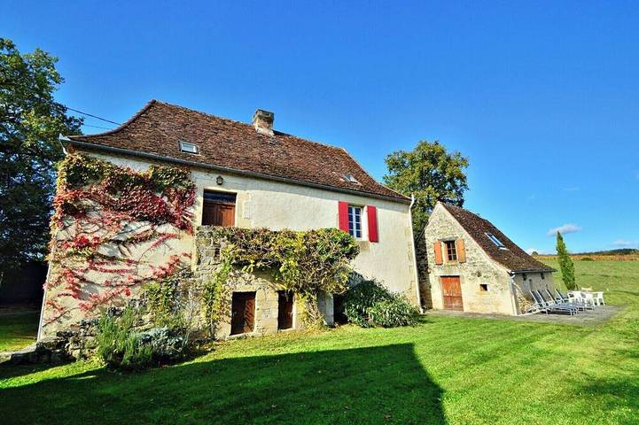 Location de vacances pour 6 personnes, avec terrasse et jardin à La Chapelle-Saint-Jean
