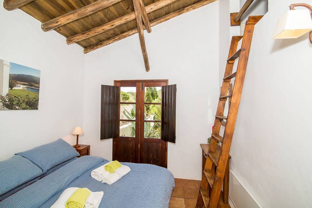 Casa da Aldeia - sleeps 10 guests  in 4 bedrooms in Bordeira, Naturpark Südwest-Alentejo und Costa Vicentina