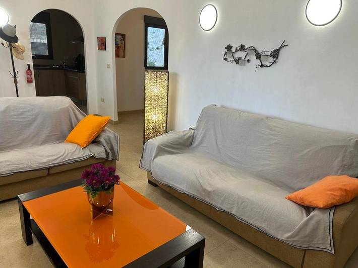 Casa rural para 6 personas, con piscina además de terraza y vistas, Se admiten mascotas en Ador - 4