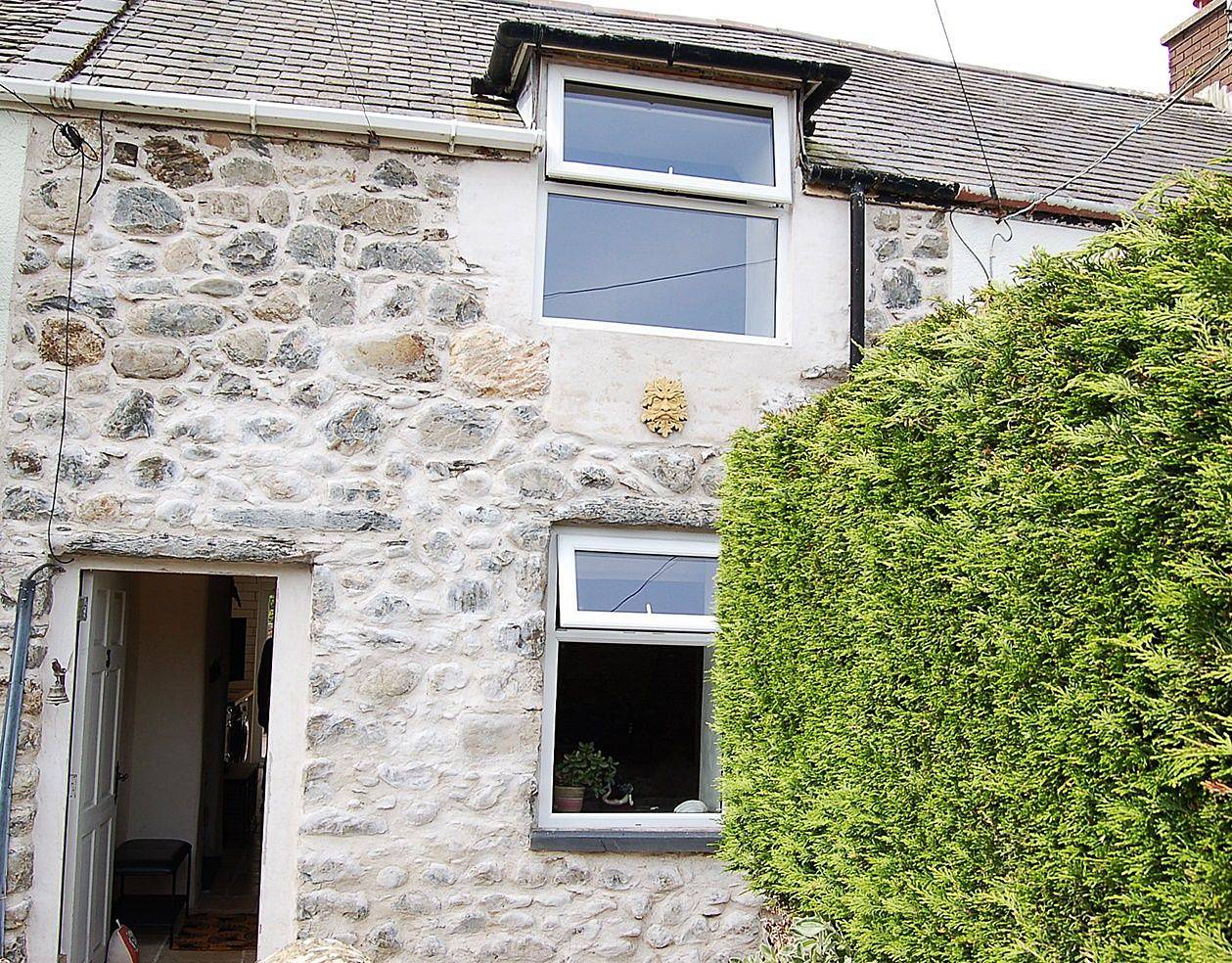 Y Bwthyn Bach Cute Stone Cottage in Tywyn in Tywyn, Snowdonia