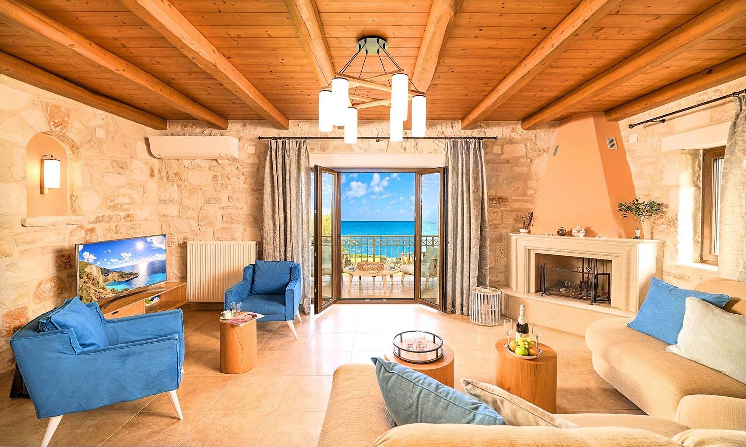 Spacious Seaside Villa with Pool, Garden and Direct Sea Access in Ψαρού, Αλυκές