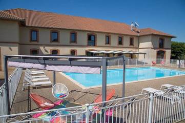 Hôtel pour 4 personnes, avec piscine et terrasse ainsi que jardin et vue à Mazères