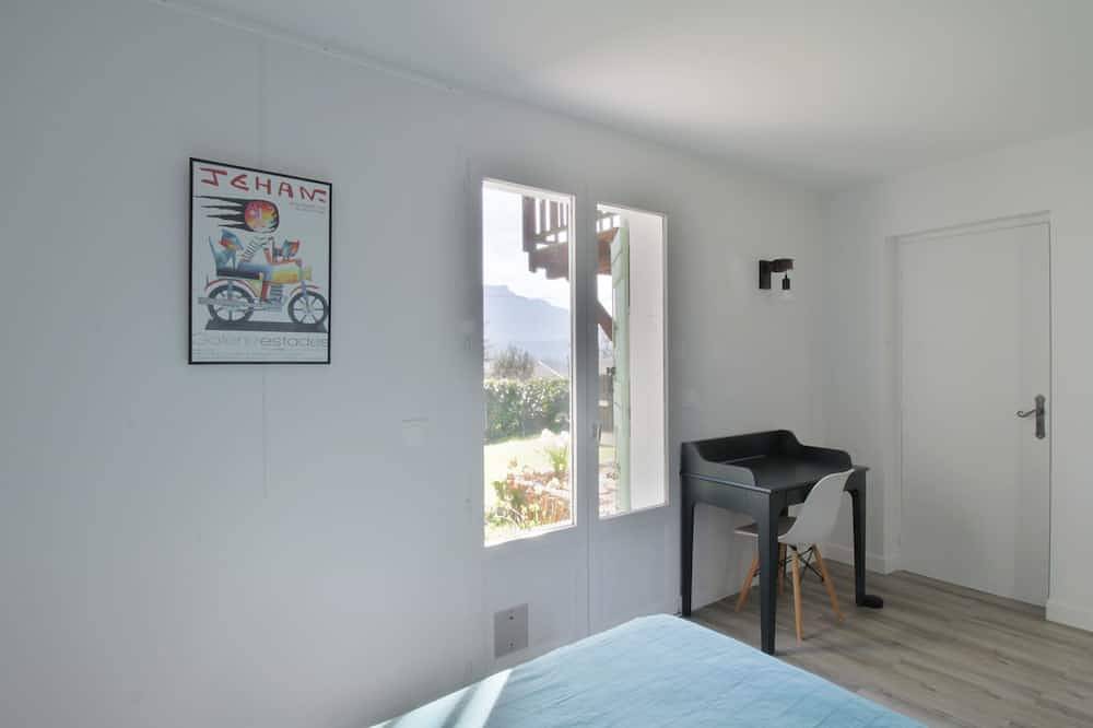 Entire apartment, Comfortable garden level 2 minutes from the lake on foot! in Le Bourget-du-Lac, Chambéry region