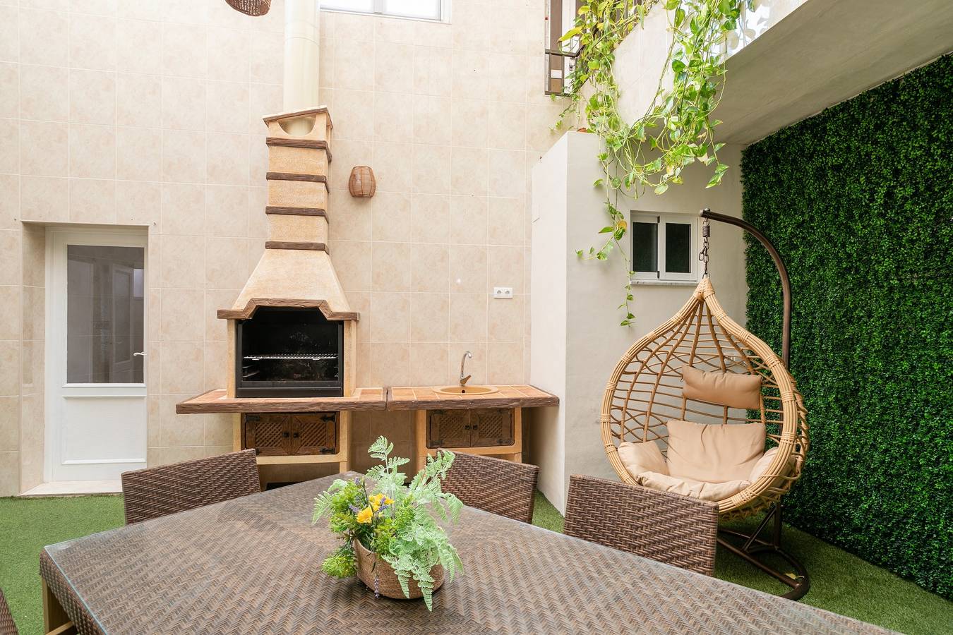 Vacation Home "Casa Ilusion" with Private Terrace & Wi-Fi in Agost, Alicante Province