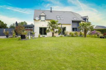 Gîte pour 12 personnes, avec terrasse et jardin à Epiniac