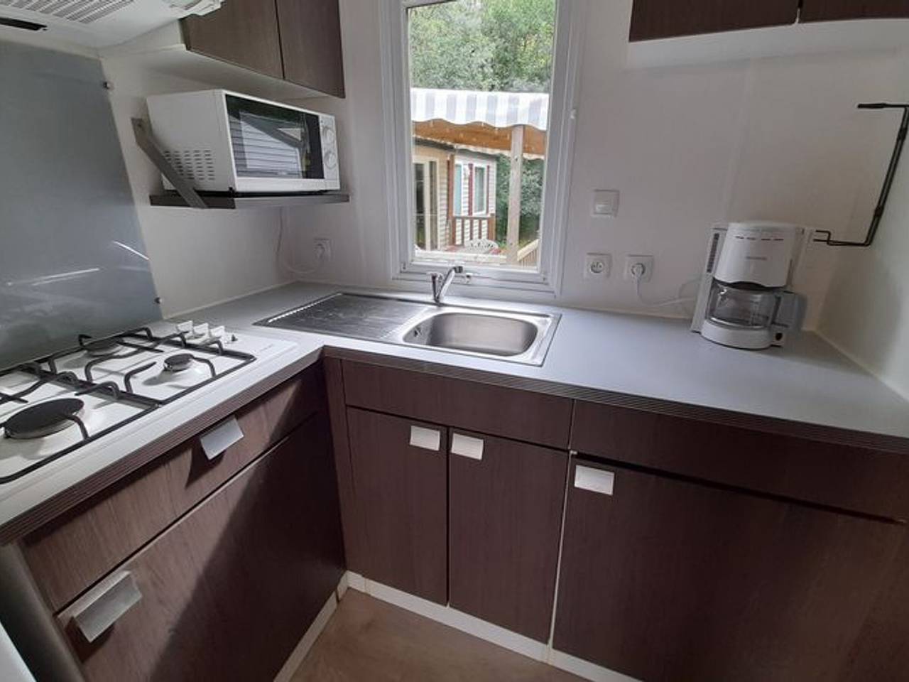 Cozy mobile home for 4 with terrace in Sireuil, Charente