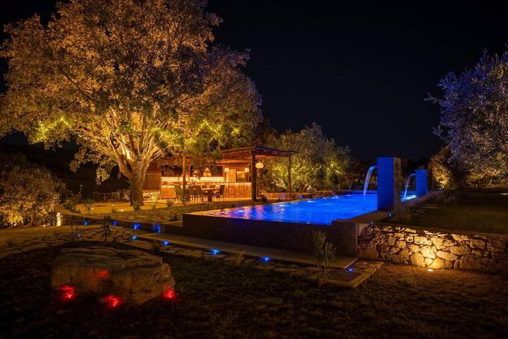 Casa rural para 8 personas, con piscina y jardín además de vistas y piscina para niños en Montefrío