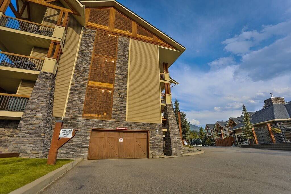 Ganze Wohnung, Natures Retreat - Pool & Hot Tub - Spacious Patio in Radium Hot Springs, Kootenay-Nationalpark