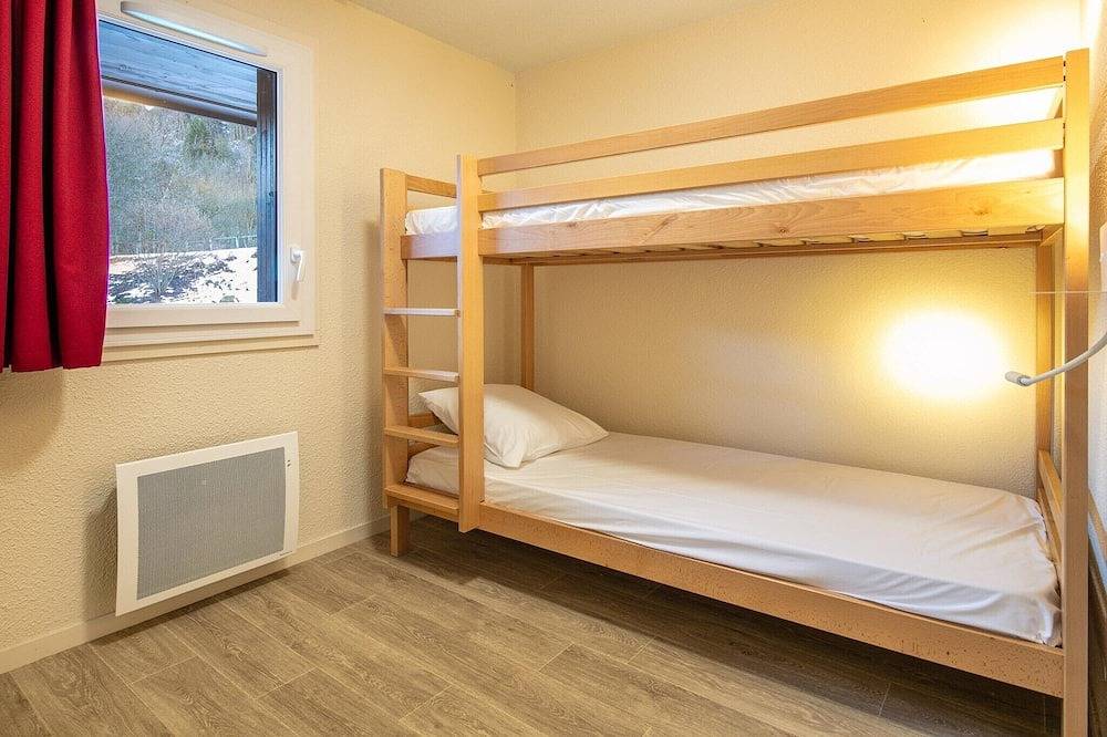 Entire apartment, Spacious Group Accommodation in the valley in Saint-Colomban-des-Villards, Saint-Jean-de-Maurienne region