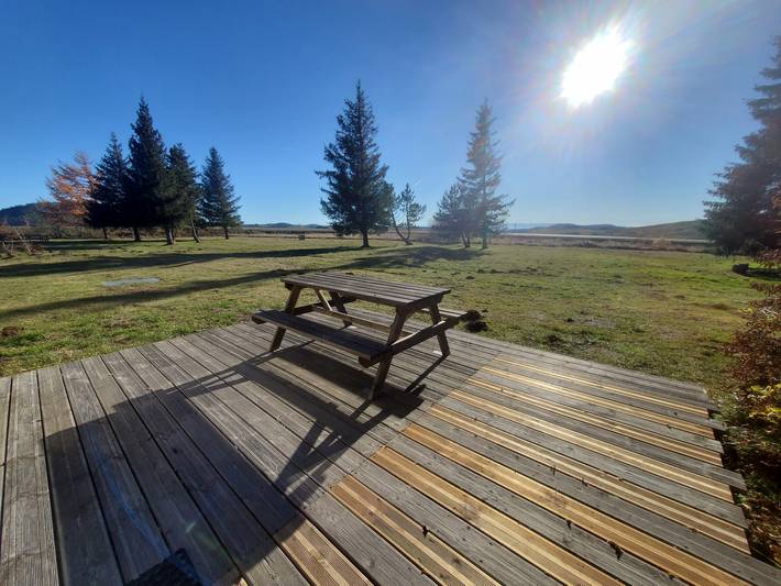 Gîte pour 8 personnes, avec vue sur le lac ainsi que terrasse et jardin dans Lac Pavin - 4