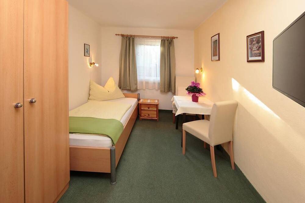 Single room, shower, Wc - Pension Rosi in Zell am See, Kitzbuehl alps