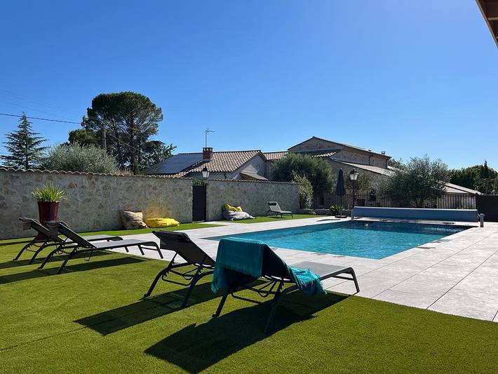 Gîte pour 6 personnes, avec piscine ainsi que jardin et terrasse à Saint-Gervais-sur-Roubion