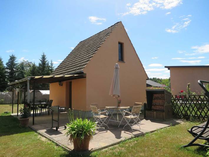 Ferienhaus für 3 Personen, mit Terrasse und Garten, kinderfreundlich in Priepert