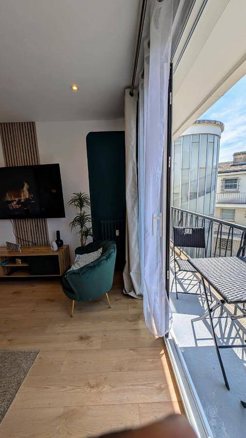 Appartement entier, Three-Bedroom Apartment in Pontoise, Val-d'Oise