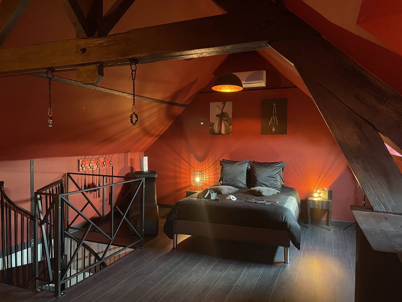 L'Impertinente Love Room, Gîte, Chambre Rouge coquine in Isbergues, Région de Béthune