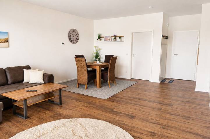 Ganze Wohnung, Gemütliche Ferienwohnung am Hainer See mit 2 Balkonen, Seeblick / 60m² / 4 Pers. in Neukieritzsch, Hainer See