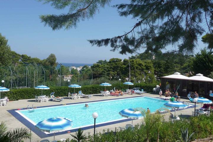 Mobil home pour 5 personnes, avec Jardin à Vico del Gargano